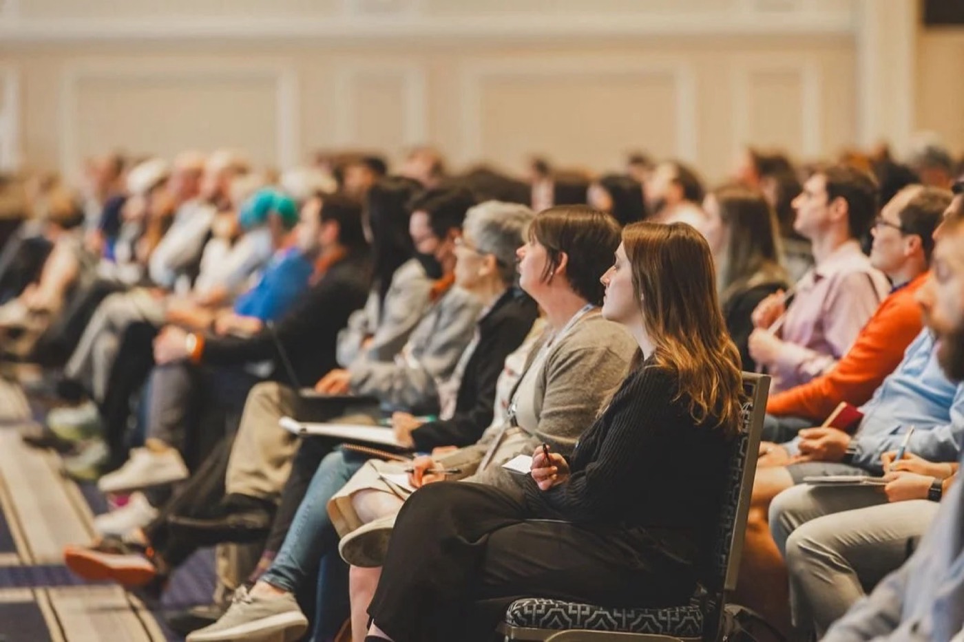 A full conference session audience